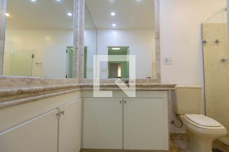 Apartamento para alugar com 328m², 4 quartos e 2 vagasBanheiro da Suíte