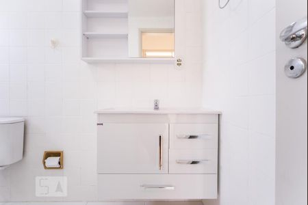 Banheiro de apartamento para alugar com 2 quartos, 63m² em Moema, São Paulo