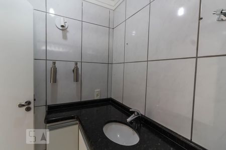 Banheiro de apartamento à venda com 3 quartos, 65m² em Parque Cecap, Guarulhos