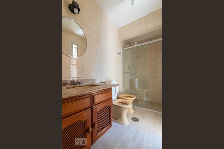 Banheiro do Corredor de apartamento para alugar com 3 quartos, 136m² em Alphaville Industrial, Barueri