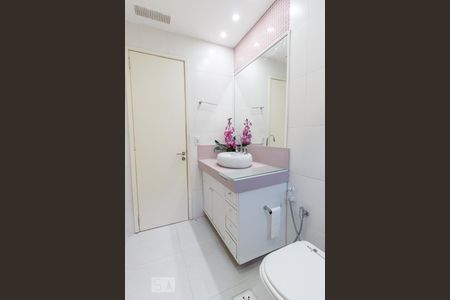 Apartamento à venda com 206m², 4 quartos e 2 vagasBanheiro