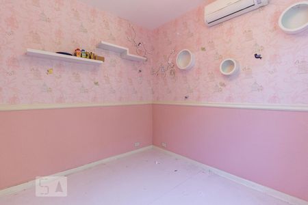 Apartamento à venda com 206m², 4 quartos e 2 vagasQuarto 2