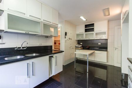 Apartamento à venda com 206m², 4 quartos e 2 vagasCozinha