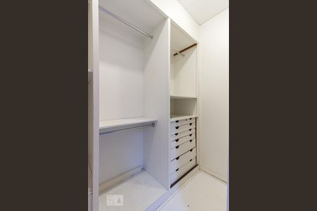 Apartamento à venda com 206m², 4 quartos e 2 vagasDetalhe