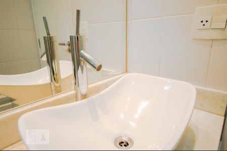 Banheiro de apartamento para alugar com 2 quartos, 74m² em Água Branca, São Paulo