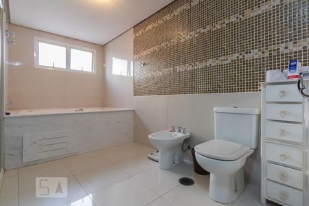 Apartamento à venda com 317m², 4 quartos e 4 vagasBanheiro - Suíte Master