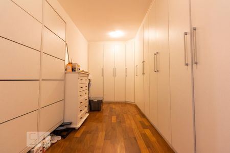 Apartamento à venda com 317m², 4 quartos e 4 vagasCloset - Suíte Master