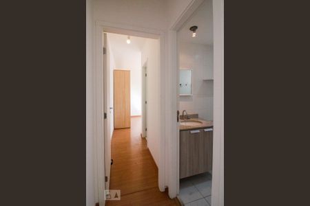 Corredor de apartamento para alugar com 1 quarto, 66m² em Vila Anastácio, São Paulo