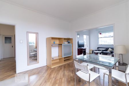 Apartamento para alugar com 130m², 3 quartos e 1 vaga Apartamento para alugar com 130m², 3 quartos e 1 vagaSala