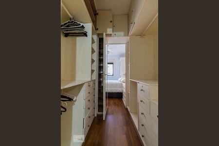 Apartamento à venda com 70m², 2 quartos e 1 vagaArmários - Suíte Master