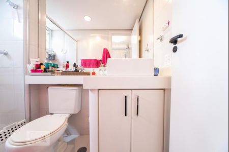 Apartamento à venda com 80m², 2 quartos e 2 vagas Apartamento à venda com 80m², 2 quartos e 2 vagasBanheiro da Suíte