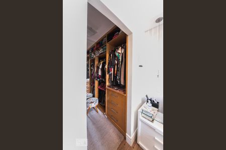 Apartamento à venda com 80m², 2 quartos e 2 vagas Apartamento à venda com 80m², 2 quartos e 2 vagasCloset da Suíte