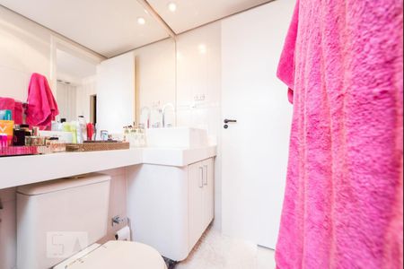 Apartamento à venda com 80m², 2 quartos e 2 vagas Apartamento à venda com 80m², 2 quartos e 2 vagasBanheiro da Suíte