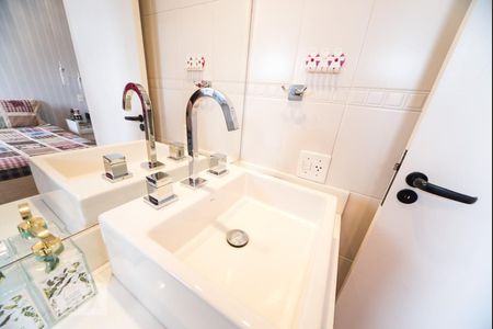 Apartamento à venda com 80m², 2 quartos e 2 vagas Apartamento à venda com 80m², 2 quartos e 2 vagasBanheiro da Suíte