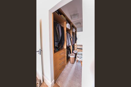 Apartamento à venda com 80m², 2 quartos e 2 vagas Apartamento à venda com 80m², 2 quartos e 2 vagasCloset da Suíte