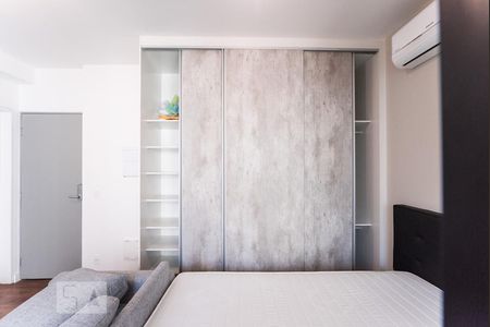 Sala / Quarto de kitnet/studio para alugar com 1 quarto, 25m² em Vila Olímpia, São Paulo