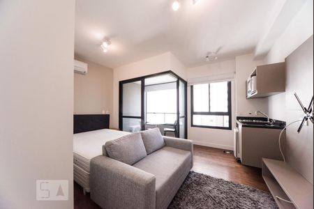 Sala / Quarto de kitnet/studio para alugar com 1 quarto, 25m² em Vila Olímpia, São Paulo