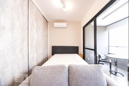 Sala / Quarto de kitnet/studio para alugar com 1 quarto, 25m² em Vila Olímpia, São Paulo