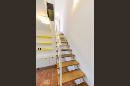 Apartamento à venda com 88m², 1 quarto e 2 vagasEscadas