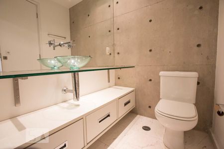banheiro de apartamento à venda com 2 quartos, 140m² em Vila Suzana, São Paulo