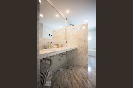 Apartamento à venda com 650m², 5 quartos e 4 vagasBanheiro Suite Master