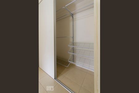 Apartamento para alugar com 65m², 2 quartos e sem vagaDetalhe armário embutido do quarto 2