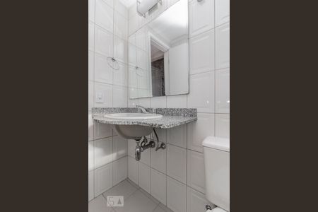 Banheiro de apartamento para alugar com 3 quartos, 84m² em Jardim Brasil (zona Sul), São Paulo