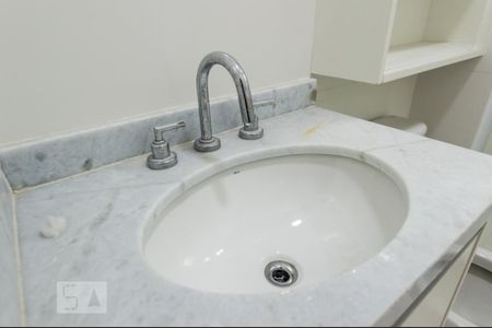 Banheiro de apartamento à venda com 2 quartos, 60m² em Residencial Tres (tambore), Santana de Parnaíba