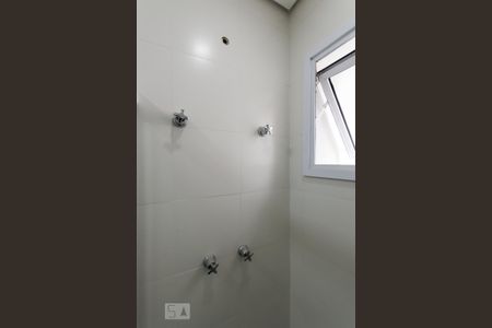 Banheiro de apartamento à venda com 2 quartos, 60m² em Residencial Tres (tambore), Santana de Parnaíba