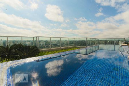 Studio à venda com 33m², 1 quarto e 1 vaga Studio à venda com 33m², 1 quarto e 1 vagaPiscina