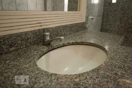 Banheiro de apartamento para alugar com 2 quartos, 77m² em Setor Bueno, Goiânia