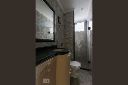 Banheiro de apartamento para alugar com 2 quartos, 56m² em Vila Monumento, São Paulo