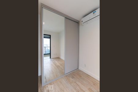 Suíte de apartamento para alugar com 1 quarto, 42m² em Brooklin Paulista, São Paulo