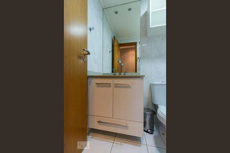 Apartamento para alugar com 55m², 2 quartos e 1 vagaBanheiro social 