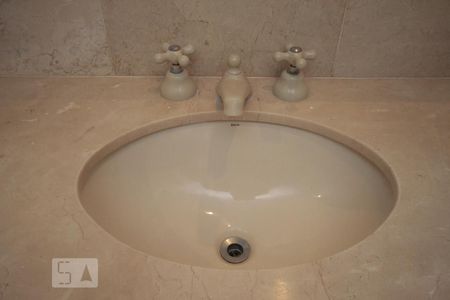 Apartamento à venda com 280m², 4 quartos e 3 vagasBanheiro da Suíte 1