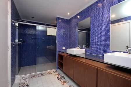 Apartamento à venda com 280m², 4 quartos e 3 vagasBanheiro da Suíte 2