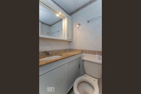 Banheiro de apartamento para alugar com 3 quartos, 74m² em Praça da Bandeira, Rio de Janeiro