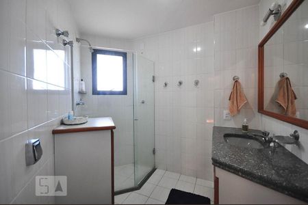 Banheiro de apartamento para alugar com 4 quartos, 220m² em Vila Suzana, São Paulo