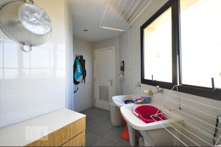 Apartamento para alugar com 220m², 4 quartos e 3 vagas Apartamento para alugar com 220m², 4 quartos e 3 vagasÁrea de serviço