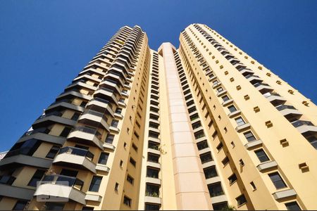 Apartamento para alugar com 220m², 4 quartos e 3 vagas Apartamento para alugar com 220m², 4 quartos e 3 vagasFachada