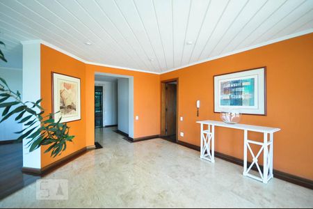 Apartamento para alugar com 220m², 4 quartos e 3 vagas Apartamento para alugar com 220m², 4 quartos e 3 vagasHall social