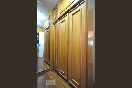 Apartamento para alugar com 220m², 4 quartos e 3 vagas Apartamento para alugar com 220m², 4 quartos e 3 vagasArmário da suíte 2