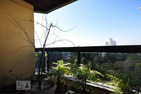 Apartamento para alugar com 220m², 4 quartos e 3 vagas Apartamento para alugar com 220m², 4 quartos e 3 vagasVaranda do quarto 2