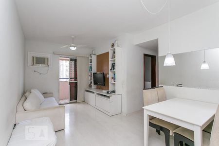 Sala de apartamento para alugar com 2 quartos, 71m² em Barra da Tijuca, Rio de Janeiro