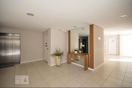 Apartamento à venda com 64m², 2 quartos e 1 vaga Apartamento à venda com 64m², 2 quartos e 1 vagaHall social