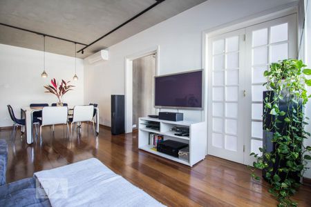 Sala de estar de apartamento à venda com 2 quartos, 119m² em Pinheiros, São Paulo