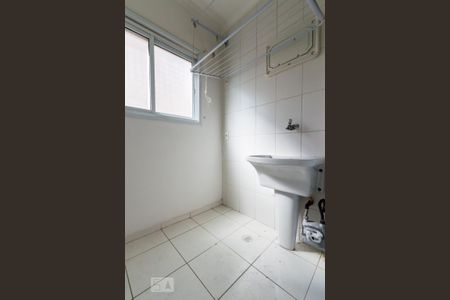 Área de serviço de apartamento para alugar com 2 quartos, 58m² em Jardim Tupanci, Barueri