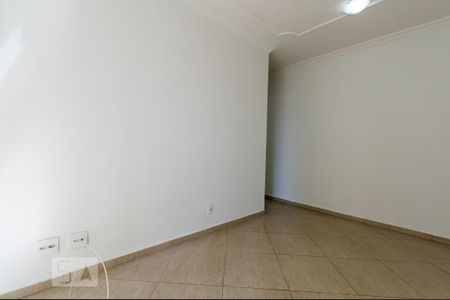 Sala de apartamento para alugar com 2 quartos, 58m² em Jardim Tupanci, Barueri