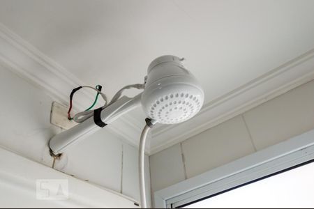 Banheiro de apartamento para alugar com 2 quartos, 58m² em Jardim Tupanci, Barueri