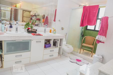 Apartamento à venda com 600m², 5 quartos e 6 vagas Apartamento à venda com 600m², 5 quartos e 6 vagasSuíte 4 - banheiro